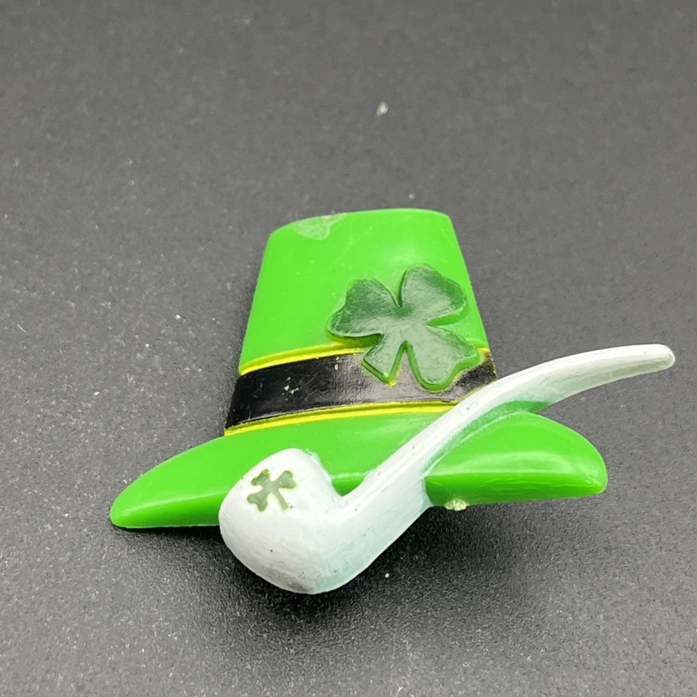 St. Paddy's Day Leprechaun‎ Hat Pipe Shamrocks Plastic Lapel Hat Pin